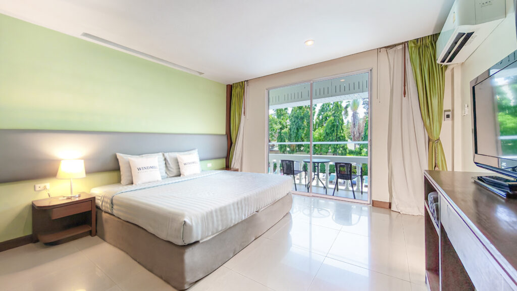 Windmill Resort : Deluxe Pool View Room